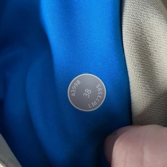 LULULEMON tan pinstripe commute short size 38 big and tall Athletic